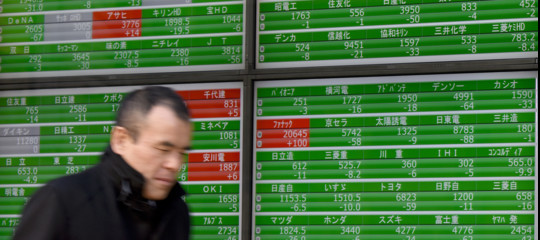 Borsa Tokyo: i dazi di Trump causano un tracollo, -4,51%