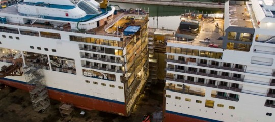 Come si allunga di 15 metri una nave ammiraglia con un 'innesto'