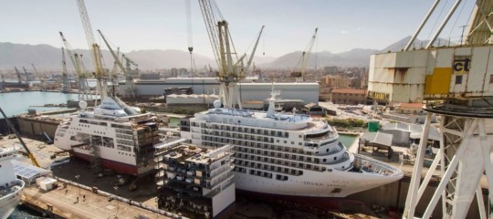 Come si allunga di 15 metri una nave ammiraglia con un 'innesto'