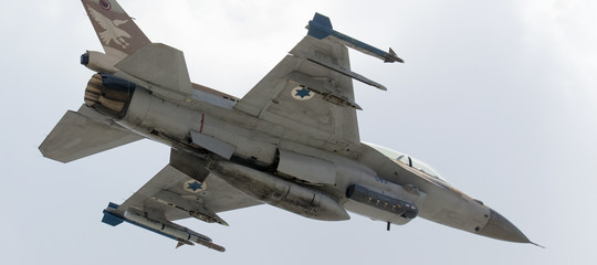 Aerei israeliani hanno bombardato obiettivi Hamas a Gaza