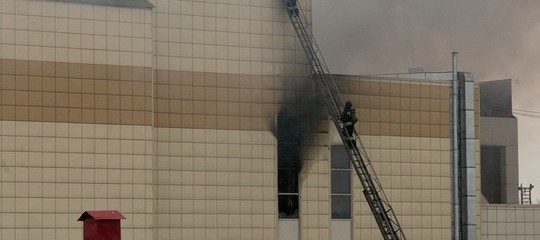Russia: incendio in un centro commerciale in Siberia, almeno 37 morti
