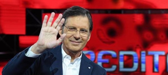 Frizzi: tanti in fila alla camera ardente in Rai per l'ultimo omaggio