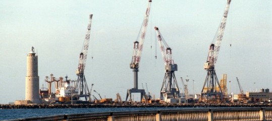 Esplosione nel porto di Livorno, muoiono due operai