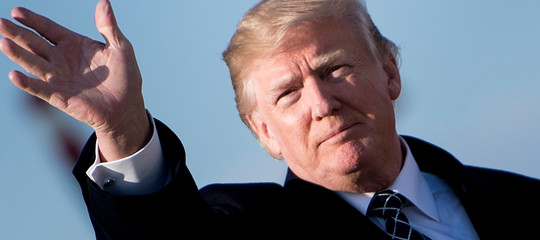 "La Casa Bianca sta preparando l'affondo ad Amazon". Perché Trump è 'ossessionato' da Bezos