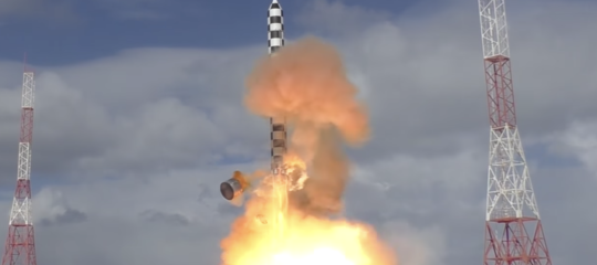 Mosca ha pubblicato le immagini del test di lancio del super missile Sarmat. Il video