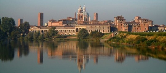 Coppia si impicca in casa davanti a figlia di 6 anni nel Mantovano