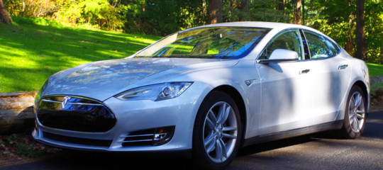 Tesla: richiamate 123.000 sedan Model S, possibile difetto sterzo