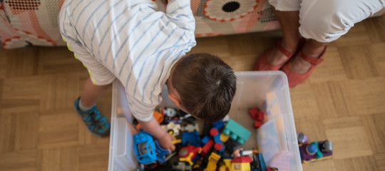 Basta con i bambini superimpegnati, Vi spiego perché l'importante è farli giocare