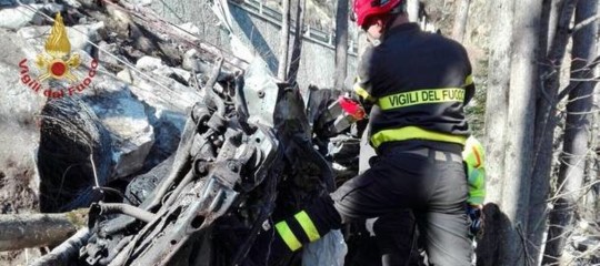 Ossola: frana travolge un'auto, due morti