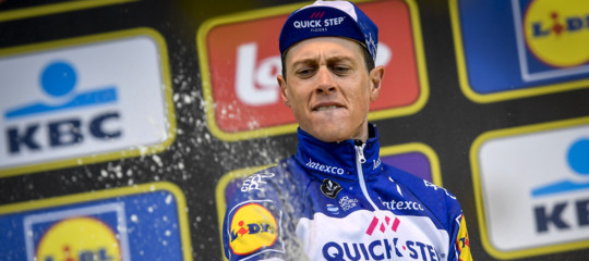 Ciclismo: l'olandese Niki Terpstra scappa e vince il Giro delle Fiandre