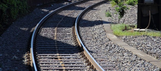 Morto ventenne travolto da treno nel Salernitano