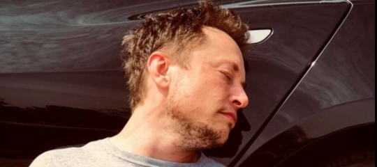Il pesce d'aprile autoironico di Elon Musk