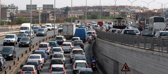Pasquetta: traffico intenso e code su autostrade, di più al Nord