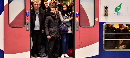 Francia: sciopero dei treni contro la riforma delle ferrovie, sfida a Macron