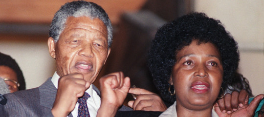 Tutte le ‘ombre’ di Winnie Mandela, moglie (troppo) rivoluzionaria di Madiba