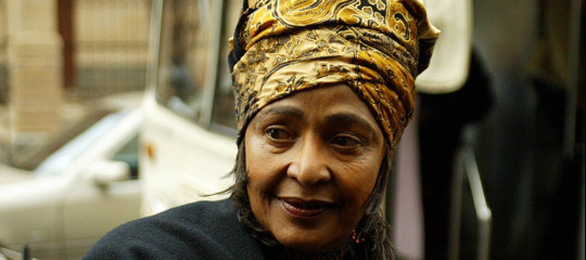 Tutte le ‘ombre’ di Winnie Mandela, moglie (troppo) rivoluzionaria di Madiba