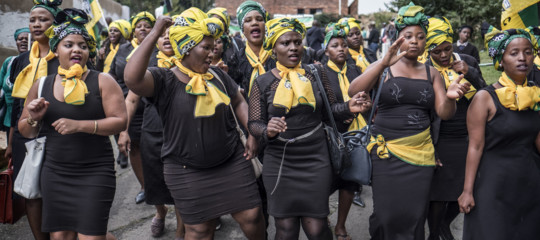 Tutte le ‘ombre’ di Winnie Mandela, moglie (troppo) rivoluzionaria di Madiba