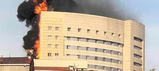 Turchia: incendio in un ospedale a Istanbul, pazienti evacuati