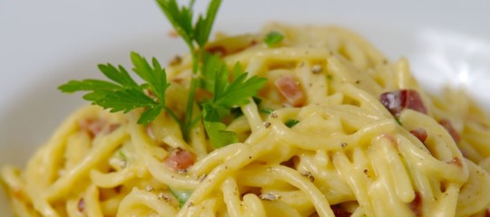 Le più improbabili ricette di Carbonara fatte da cuochi molto rinomati