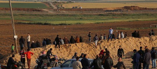 Medio Oriente, nuova protesta al confine di Gaza, ucciso un palestinese e 81 feriti