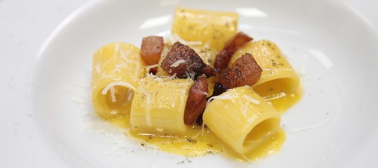 Gli errori (e gli orrori) fatti all'estero con la carbonara