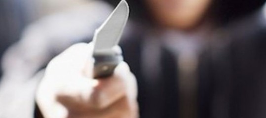 Donna trovata morta a Sesto San Giovanni, coltello nel petto