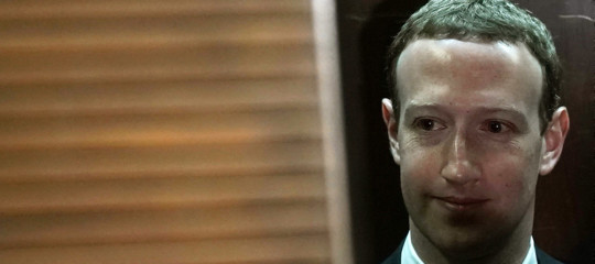 Le 6 domande che il Congresso dovrebbe fare a Zuckerberg. Suggerite dal Financial Times