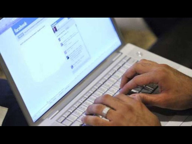 Italiani sempre più soli ma sempre più social, 57% sempre online