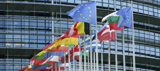 Siria: Europarlamento, da principali gruppi sostegno a raid