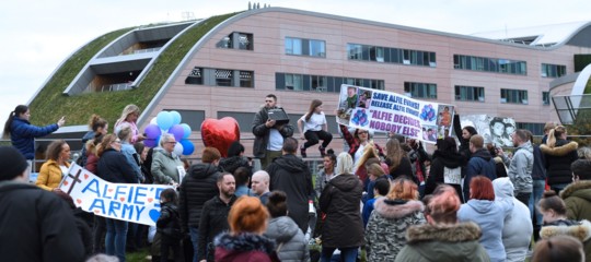 Al piccolo Alfie Evans resta una sola speranza che scade oggi alle 16