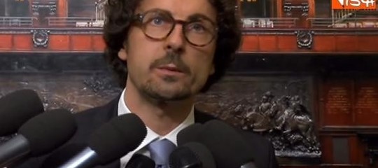 Governo: Toninelli, 'matrimonio' con Lega ma no Berlusconi