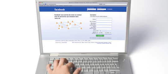 Quando accedete a Facebook, le società di marketing potrebbero intercettare i vostri dati