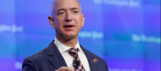 Basta slide. Per Bezos il segreto del successo sta nelle narrazioni collettive dei dipendenti