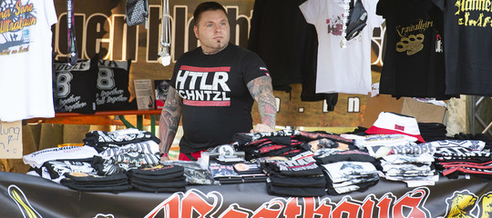 In Germania si sono svolti 300 festival neonazi dall'inizio dell'anno. Ecco come aggirano la legge