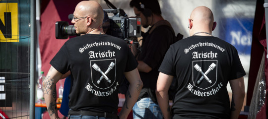 In Germania si sono svolti 300 festival neonazi dall'inizio dell'anno. Ecco come aggirano la legge