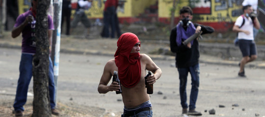Venticinque morti nelle proteste contro il governo. Cosa sta succedendo in Nicaragua