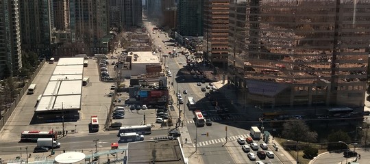 Furgone sui passanti durante il G7 di Toronto. Nove morti. Cosa sappiamo finora