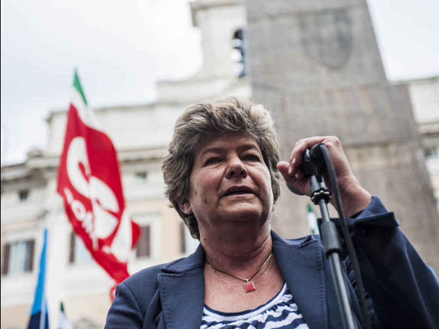Camusso avverte il premier "Con decreto sciopero generale"