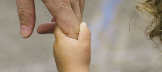 Padre in fuga con i due figli telefona alla moglie, è in Tunisia