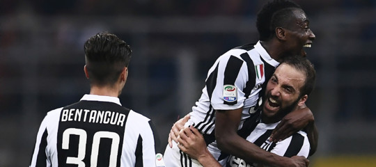 Calcio: Juve batte Inter 3-2 e conserva il primo posto