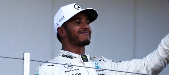 F.1: Hamilton vince a Baku, Raikkonen secondo, Vettel solo quarto