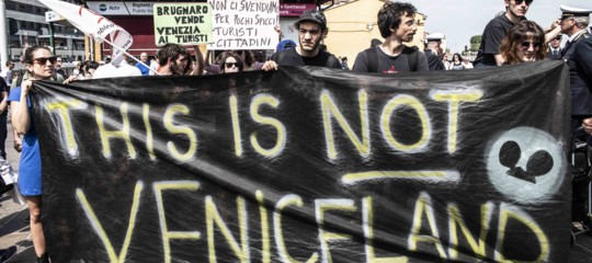 A Venezia c'è chi non vuole i cancelli di protezione. Cosa sta succedendo