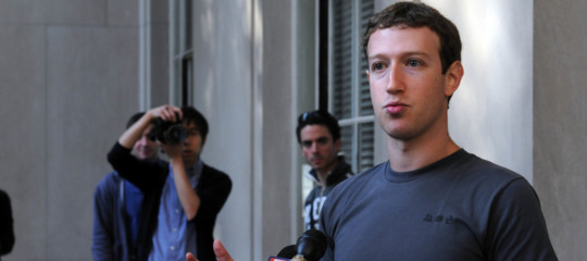 La nuova strategia di Facebook contro le fake news punta sull'indifferenza