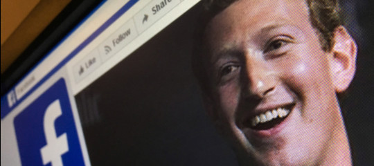 La nuova strategia di Facebook contro le fake news punta sull'indifferenza