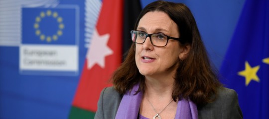 Dazi: Ue avverte Trump, "Non negozieremo sotto minaccia"