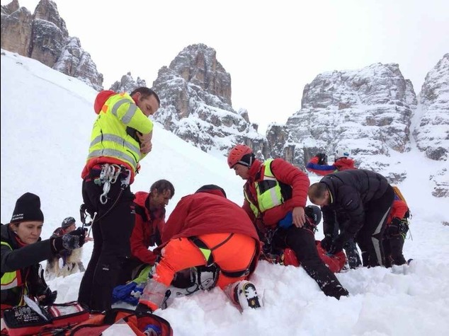 Slavina travolge quattro scialpinisti sul Cristallo. Un morto e due feriti