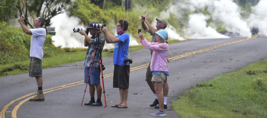 Alle Hawaii, 10.000 persone sono state sgomberate per un terremoto e un'eruzione