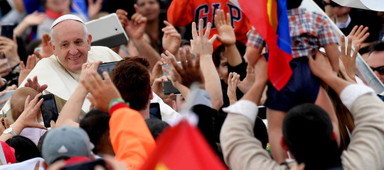 Papa: a Tor Vergata con 150 mila neocatecumenali, chiesa si liberi da potere e denaro