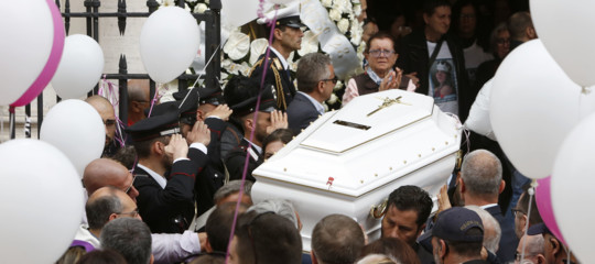 Una chiesa gremita per l'addio a Pamela Mastropietro