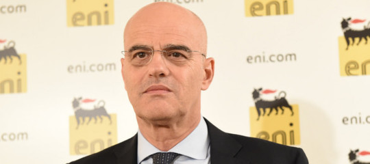 Petrolio: Descalzi, prezzo potrebbe assestarsi quest'anno a 65-70 dlr medi al barile